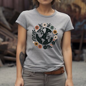 旅行シャツ。地図Tシャツ。花柄シャツ。フラワーTシャツ。旅行ギフト。地図Tシャツ。探検家シャツ。アドベンチャーTシャツ。トラベラートップ