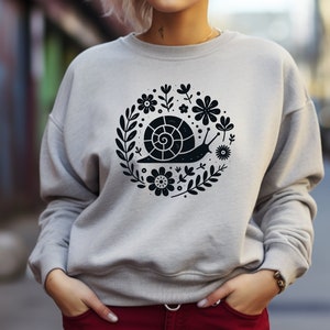 Snail Sweater. Snail Gift. Floral Sweater. Flower Crewneck. Snail Crewneck. Slow Living Gift. Gardening Sweater. Snail Lover Gift