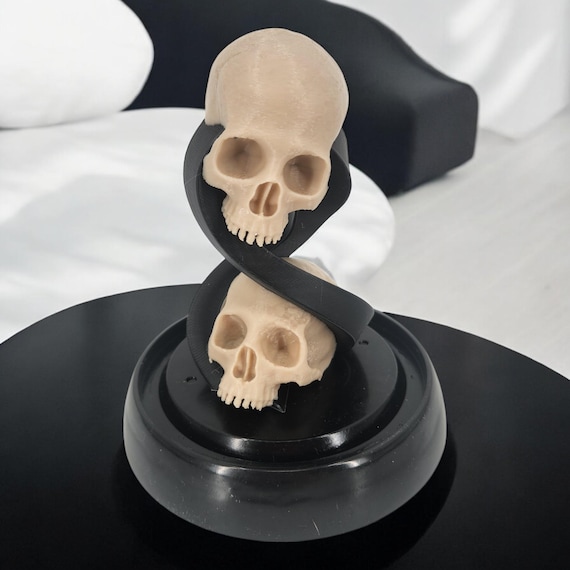 Skull Figurine – Sand of Mortality Gothic Display Dome, Dark Fantasy Collectible Décor