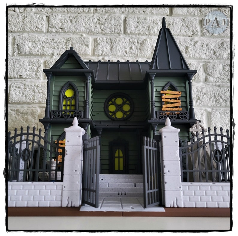 Abandoned Haunted House Diorama Creepy Miniature Home Decor for