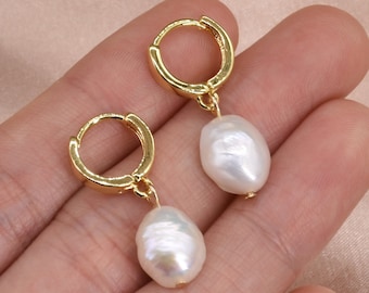 Baroque Pearl Huggie Hoops, boucles d'oreilles pendantes en perles, véritable pépite perle Hoop boucle d'oreille, boucles d'oreilles Huggie, boucles d'oreilles de demoiselles d'honneur F3490-WGE