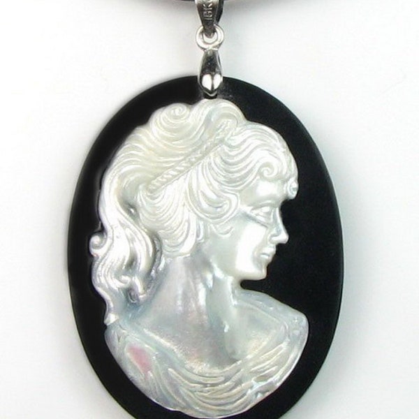 Charme camée, collier camée femme vintage, pendentif camée fille victorienne, pendentif coquillage camée portrait blanc, coquillage MOP ovale, SH1030-WP