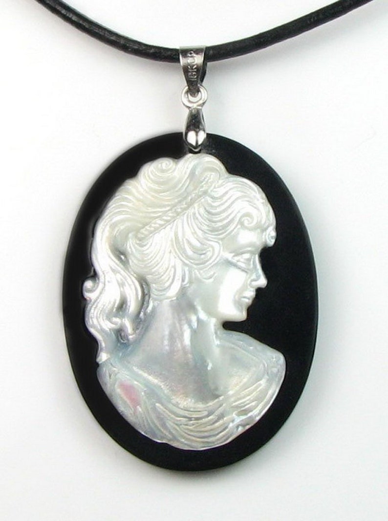 Cameo Pendant 925 Sterling Silver Mother Of Pearl Image 0