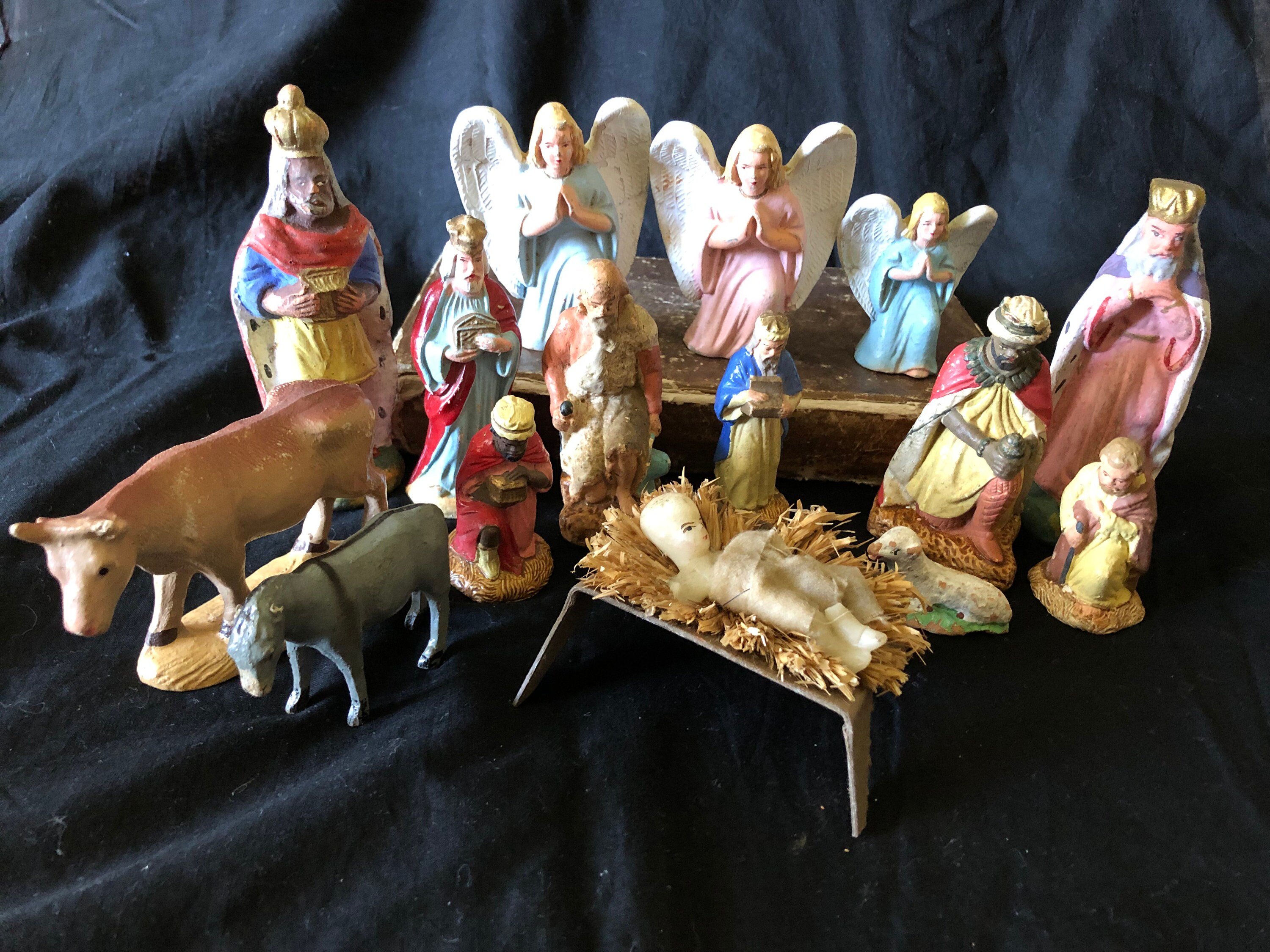 Vintage Français Dépareillé Argile Peinte à La Main Nativité Set 15 Santons Décor Religieux