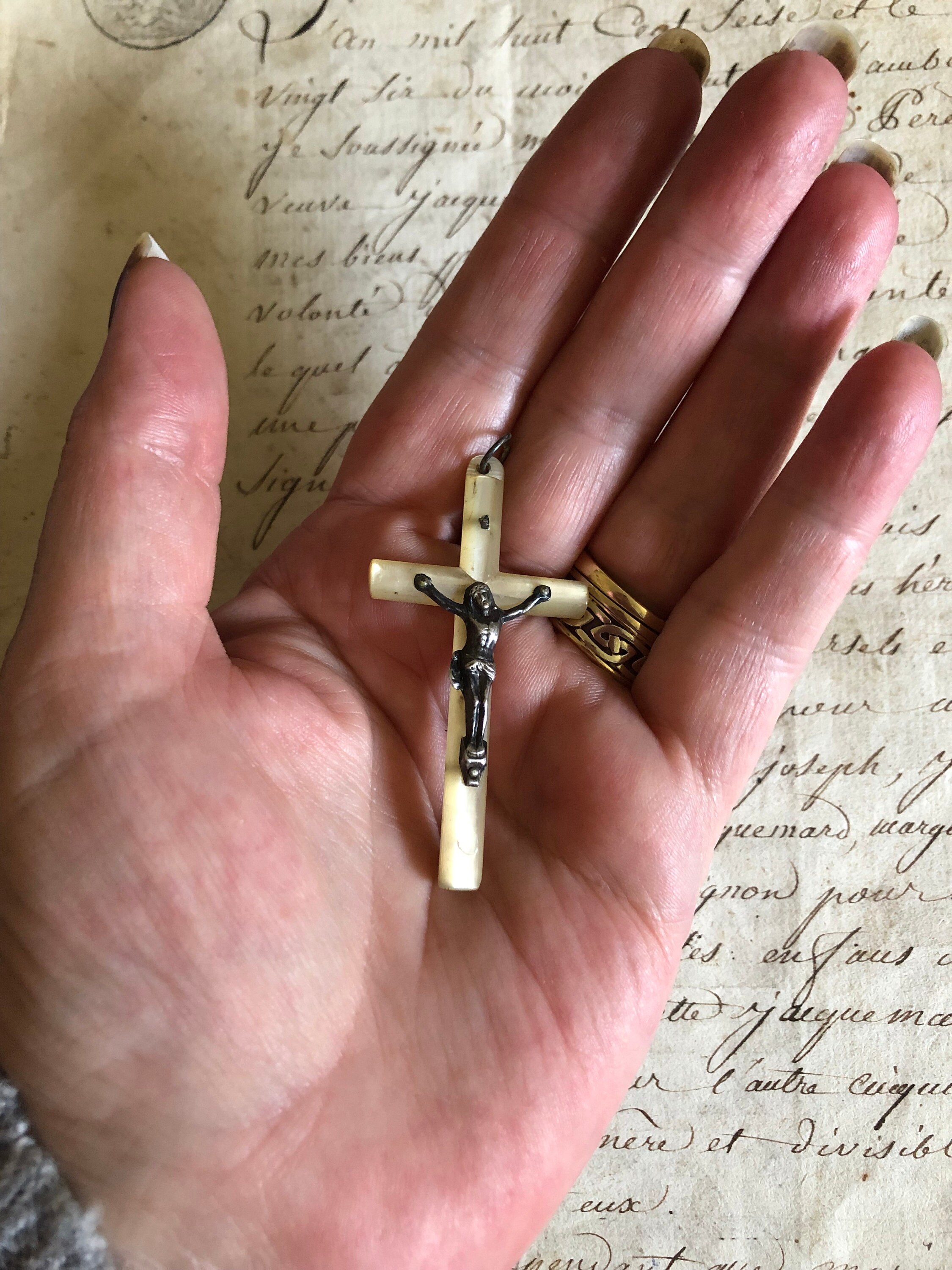 Croix de Français Antique en Nacre et Crucifix Argent C1910