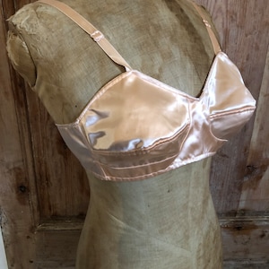 Vintage Lingerie 1940s French Import NETTY Peach Ribbed Rayon Cotton  Unlined Bra, Decorative Front Panel, Ribbon Straps, 30/32A, PRISTINE -   Canada