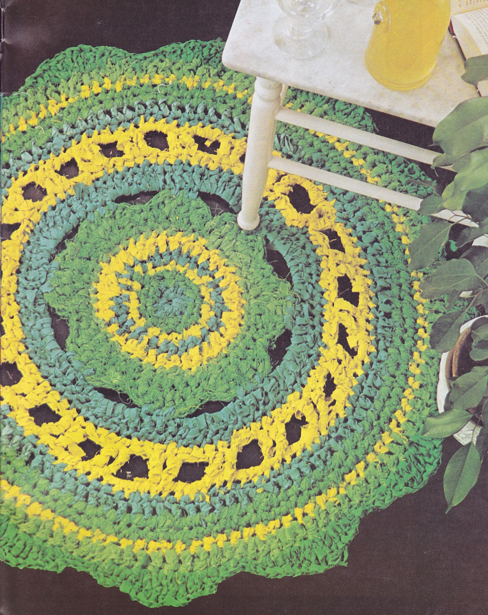 Round rag rug vintage crochet pattern. Use up oddments of Etsy Italia