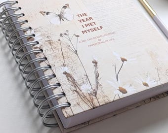 Diario de autorreflexión A5: 12 meses de recordatorios diarios, atención plena y gratitud - Butterlies