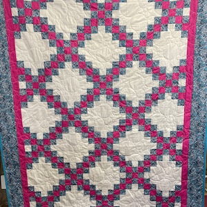 Double Irish Chain twin bed quilt