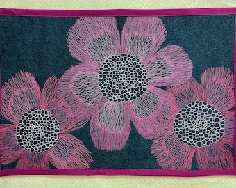 Flowers in shades of pink/magenta wall quilt