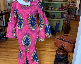 Hot Pink Ankara mermaid stretchy dress. One size fits most up to a size 16, with pockets and scarf