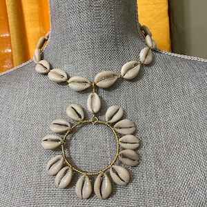 Cowrie choker “Regular”