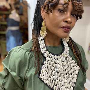 Bold Cowrie shell necklace… (Necklace ONYL)