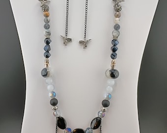 Conjunto de collar y pendientes con colgante de colibrí en plata de ley