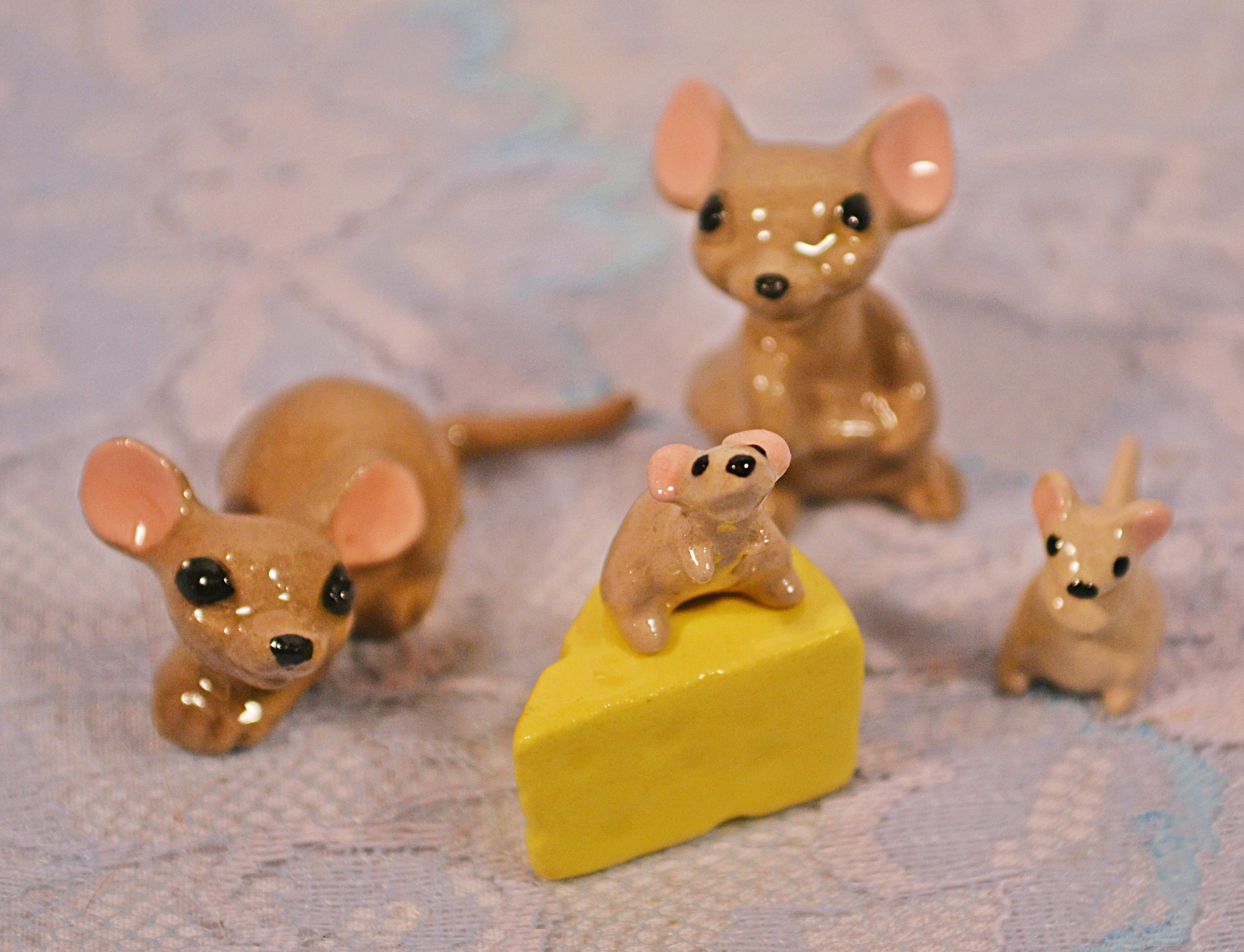 small mouse figurines