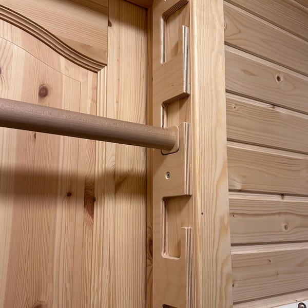 Doorway pull-up bar with adjustable height