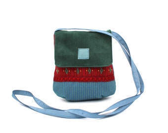 Pochette bleue, verte et rouge, mini-sac bandoulière, tissus associés. Petit sac léger et pratique.