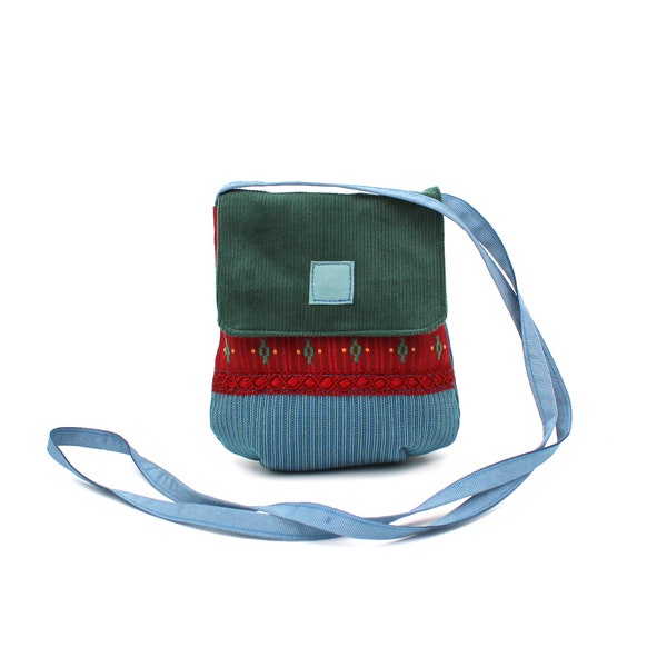 Pochette bleue, verte et rouge, mini-sac bandoulière, tissus associés. Petit sac léger et pratique.