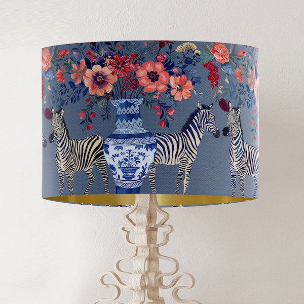 Bloemenzebra lampenkap op blauw met gouden voering, kleurrijke botanische lampenkap voor tafellamp of hanger, luxe handgemaakt designdecor