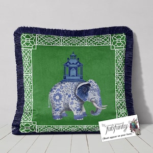 Luxus-Chinoiserie-Samt-Elefant-Wurfkissenbezug mit Fransen, grün-blauer Elefantendruckkissenbezug, Grandmillenial Jungle Accent