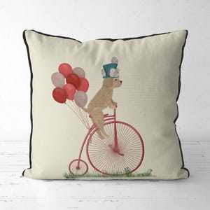 Gouden Cavapoo-kussenhoes, hondenkussenhoes Penny Farthing Bike