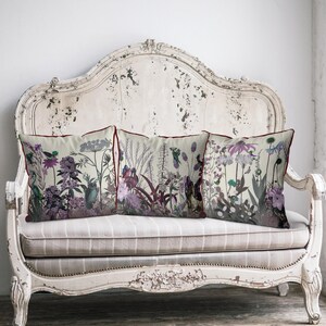 Federa per cuscino con cigno e fiori, cuscino di design fatto a mano con insoliti e bellissimi uccelli, elegante cuscino decorativo per la casa con motivo floreale rosa. immagine 6