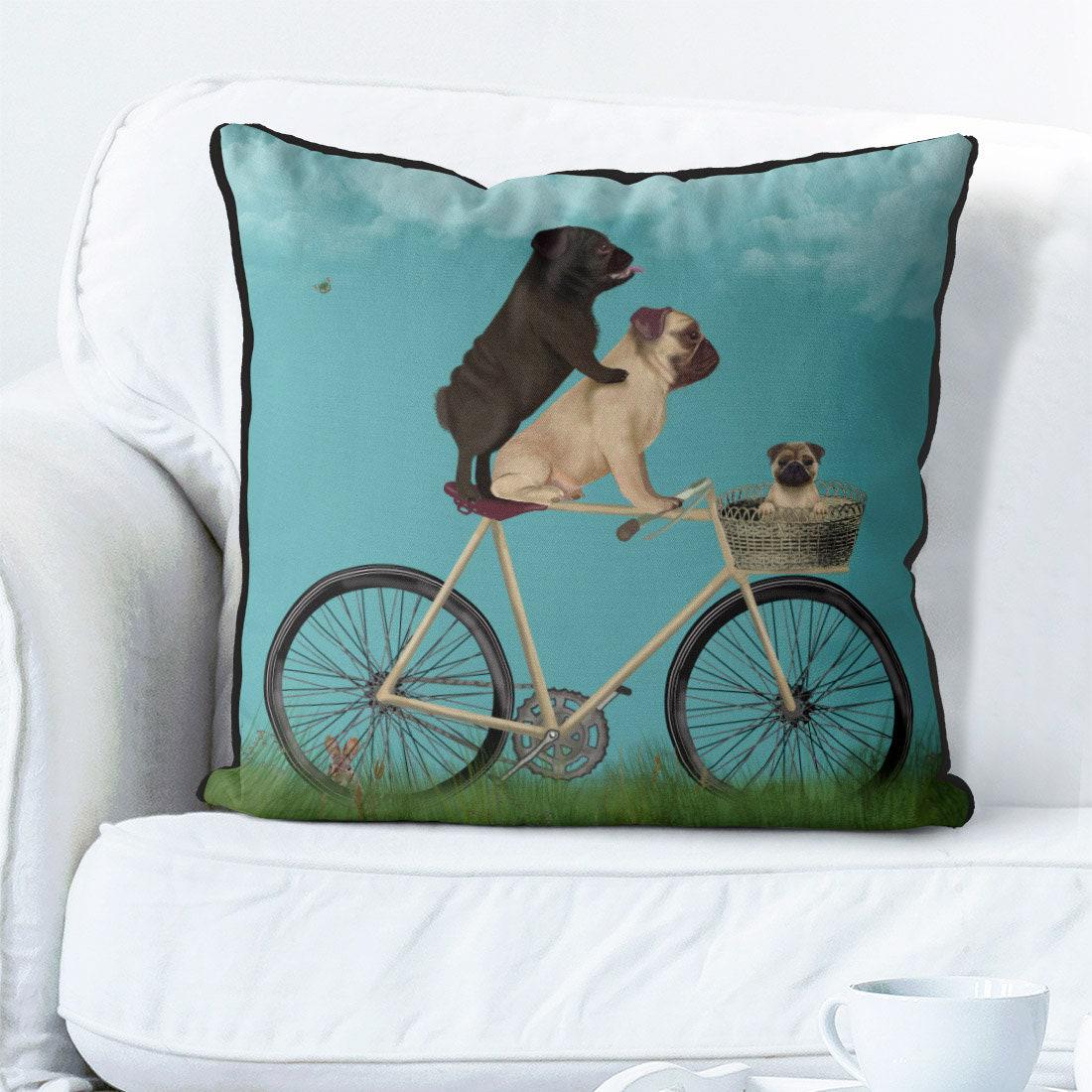 パグの枕カバー、自転車に乗った気まぐれなパグのクッションカバー