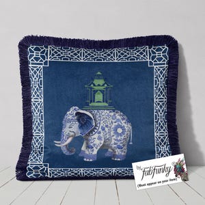 Luxus-Chinoiserie-Samt-Elefant-Wurfkissenbezug mit Fransen, Kissenbezug mit blauem Elefantendruck, Grandmillenial Jungle Accent Pillow
