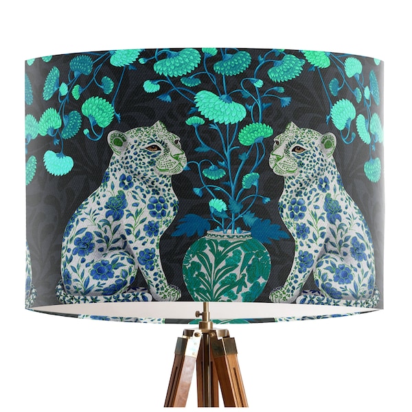 Türkis Chinoiserie Leoparden auf Holzkohle Lampenschirm - Tropischer grüner und blauer Lampenschirm im chinesischen Stil maximalist funky bunter Lampenschirm