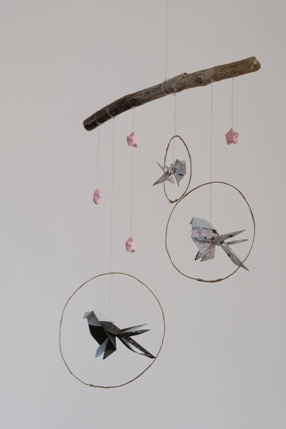 Mobile Origami Mésanges et Étoiles Rose & Noir
