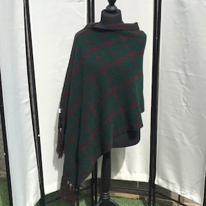 Claires Cullodon Shawl, Outlander inspired, outlander shawl, vegan friendly, dragonfly in amber, tartan, tassels, Bottle green, burgundy