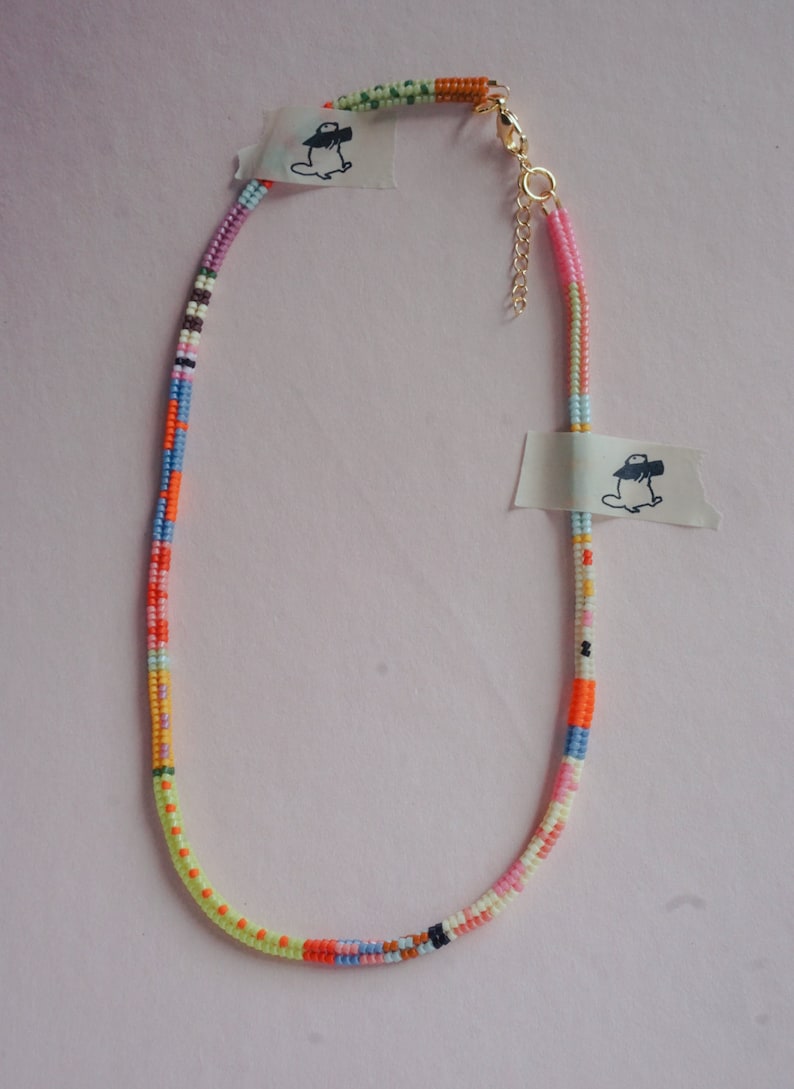 Beachy Boho Perlen Halskette Zierlicher handgefertigter Schmuck Zarte mehrfarbige Halskette für Frauen, Geschenk zum 30 Bild 6