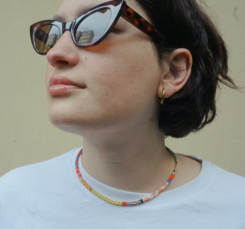 Beachy Boho Perlen Halskette Zierlicher handgefertigter Schmuck Zarte mehrfarbige Halskette für Frauen, Geschenk zum 30 Bild 7