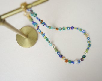 Schattierungen von blau Gänseblümchen Perlen Halskette, Ästhetische Blume Schmuck Süßwasserperle, Boho Styles Halskette für Frauen, Geschenk für ihre Ideen