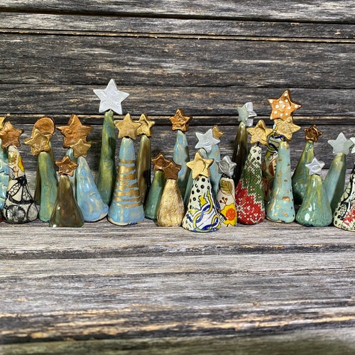 Fait main au Texas, unique, grès, argile, poterie, céramique, émaillée, à motifs, arbre de Noël, unique en son genre, arbre, or, argent, ornement