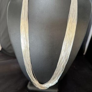 Collar Liquid Heishi / 50 hebras de plata de ley / Tubos de plata de 71 cm / Auténtico hecho a mano por nativos americanos / 14707