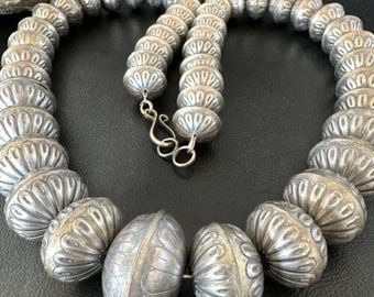 ナバホ族のハンドメイド刻印入りスターリングシルバー