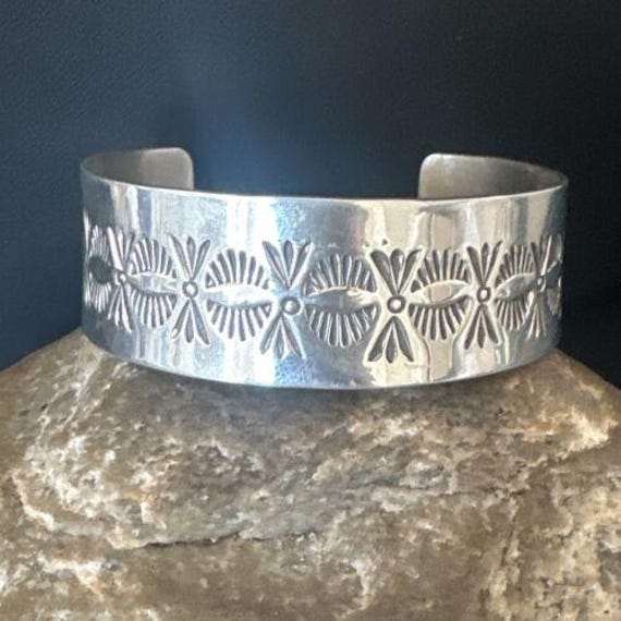 ブレスレット Numbering Navajo Symbol Cuff Bracelet #5950 5BSA090 Vintage Native American Navajo Sterling Silver Stamped Cuff