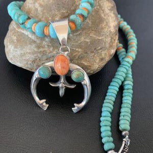 Collana di perle Navajo con ciondolo Naja in turchese blu e ostrica spinosa / Argento Sterling / 10261
