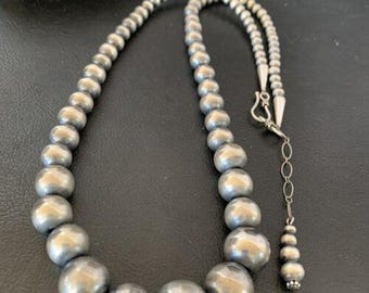 ナバホパールとスターリングシルバービーズのネックレス｜手作りの南
