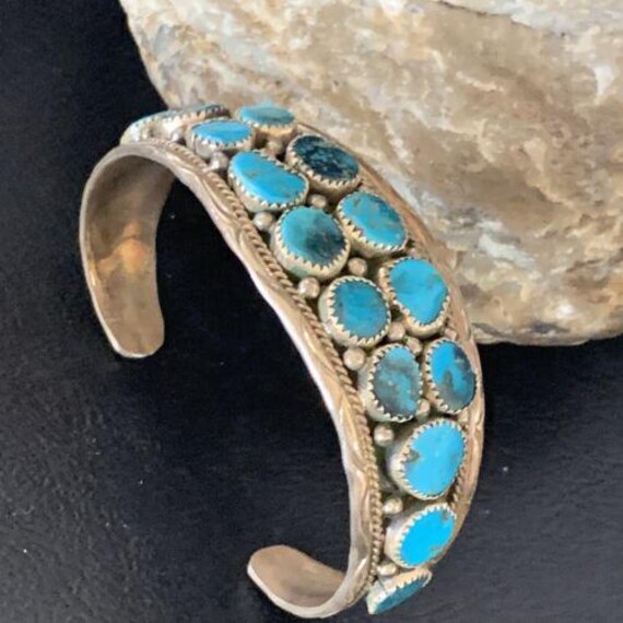 銀製カフブレスレット 青い石付き