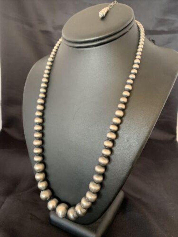 ナバホパールとスターリングシルバービーズのネックレス｜手作りの南