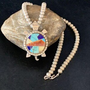 Hanger met schildpadmotief | Navajo Lapis Turkoois Sterling Zilveren Ketting 61 cm | Handgemaakte Zuidwestelijke Sieraden | 13680
