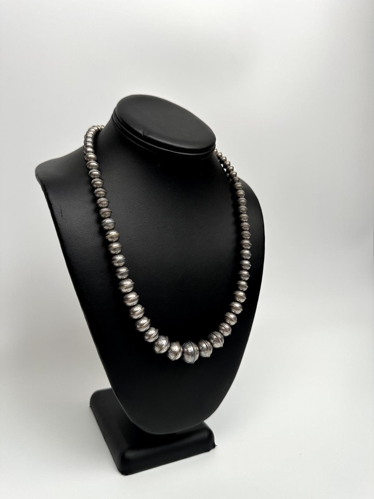 ハンドスタンプ入りナバホパールグラデーションスターリングシルバー