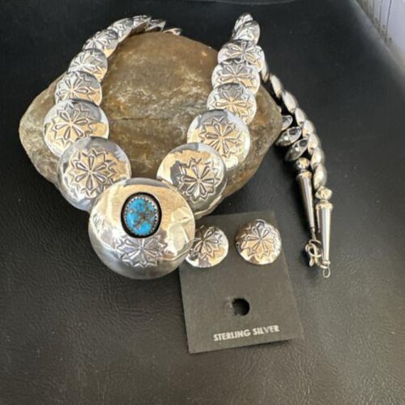 Matches Anything Vintage Native American Navajo Pearl Sterling Silver Leaf Bracelet Matches Anything Vintage Native American Navajo Pearl Sterling Silver Leaf Bracelet