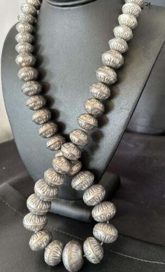 ナバホ族のハンドメイド刻印入りスターリングシルバー