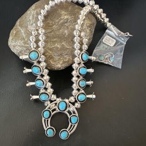 Collar de flor de calabaza con turquesa Navajo Kingman en caja de sombras / Collar de plata esterlina / 43 cm / 16111 / Conjunto de flor de calabaza bohemio en caja de sombras