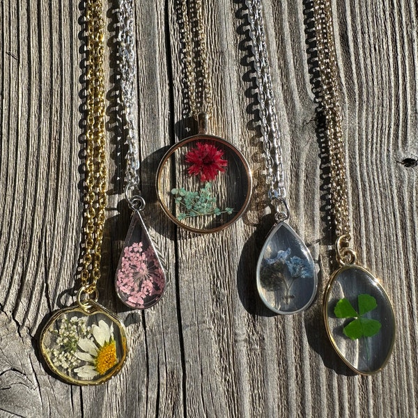 Dried Flower Resin Necklace | Gift Necklace