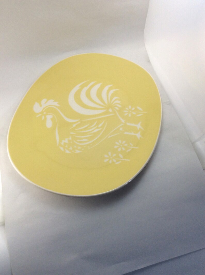 Harkerware Cock O/' Morn Yellow Platter Vintage Chop Plate White Rooster 1950s