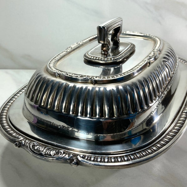 Reed and Barton Sulgrave Manor 10" Covered Double Vegetable dish, silver plate hollow ware, removable lid handle, Gorgeous!